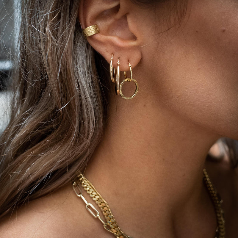 Oor met Melanie Pigeaud oorbellen, inclusief ear cuff in 14k goud